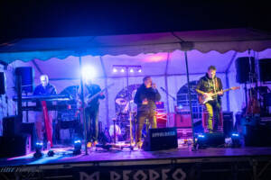 Les musiciens animent le festival
