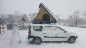 Tente Duö avec un bonhomme de neige